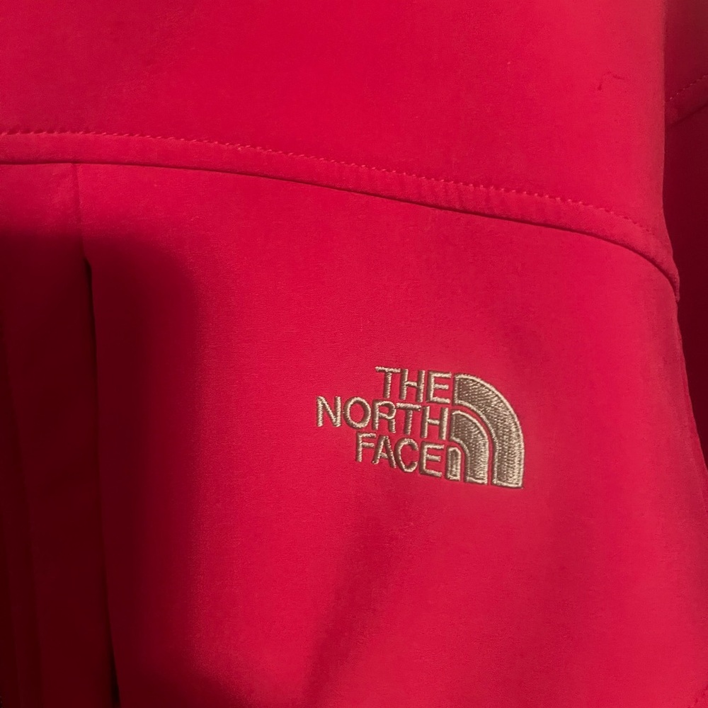 Pink North face SZ Large jacket looking for a new home this winter - Picture 4 of 5